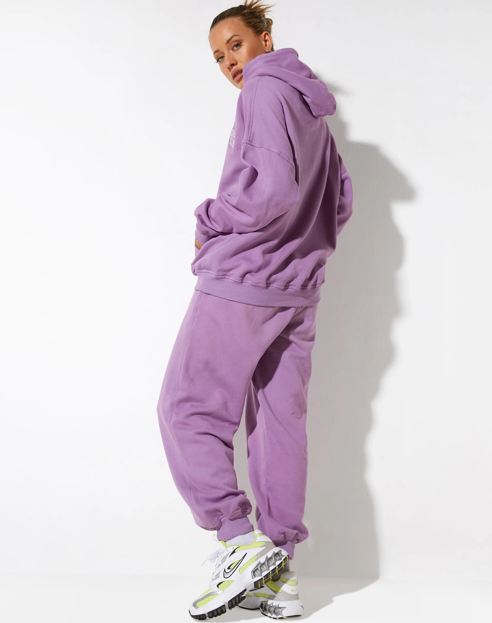 Oversize Hoodie in Lavender Retro Grade Embro