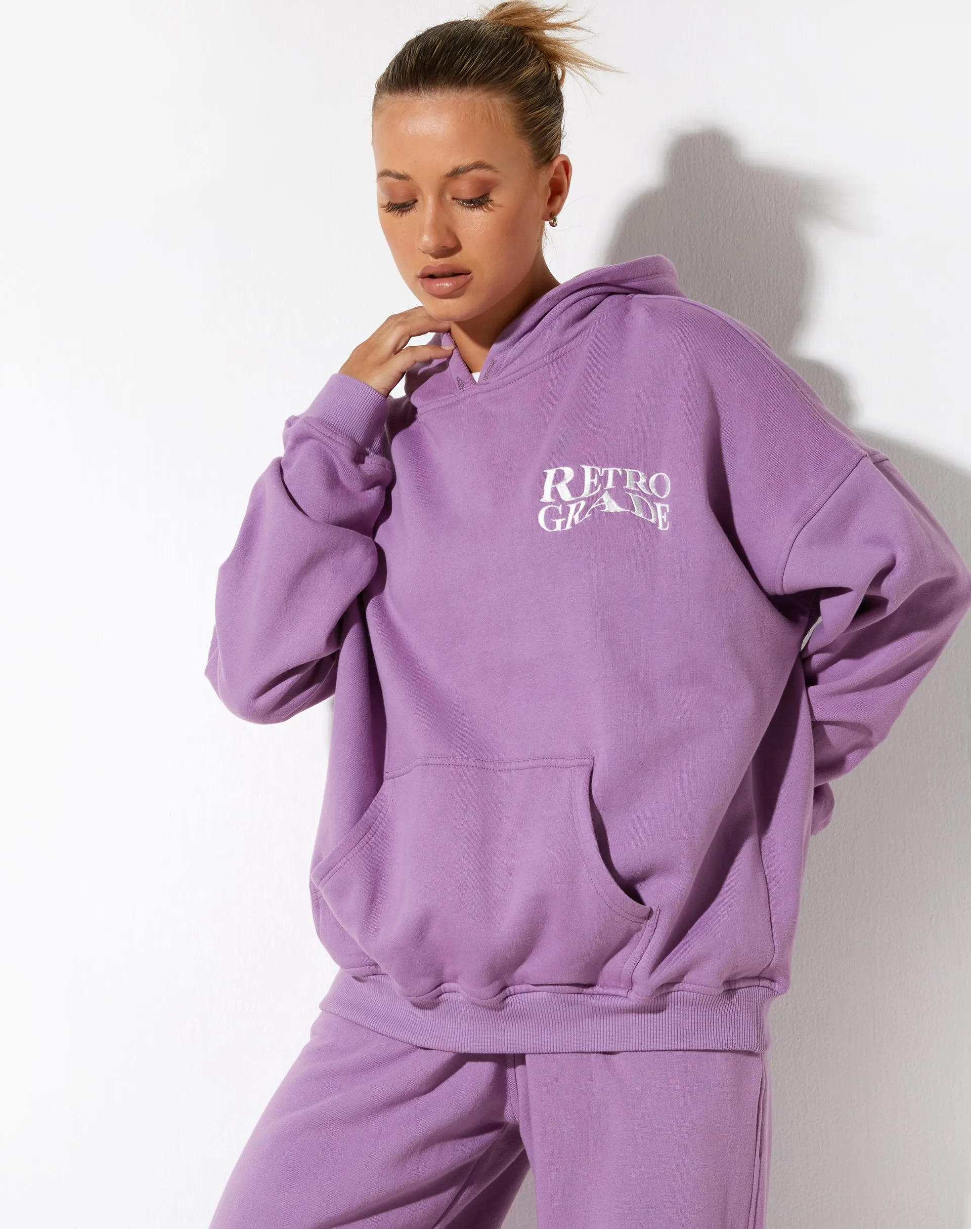 Oversize Hoodie in Lavender Retro Grade Embro