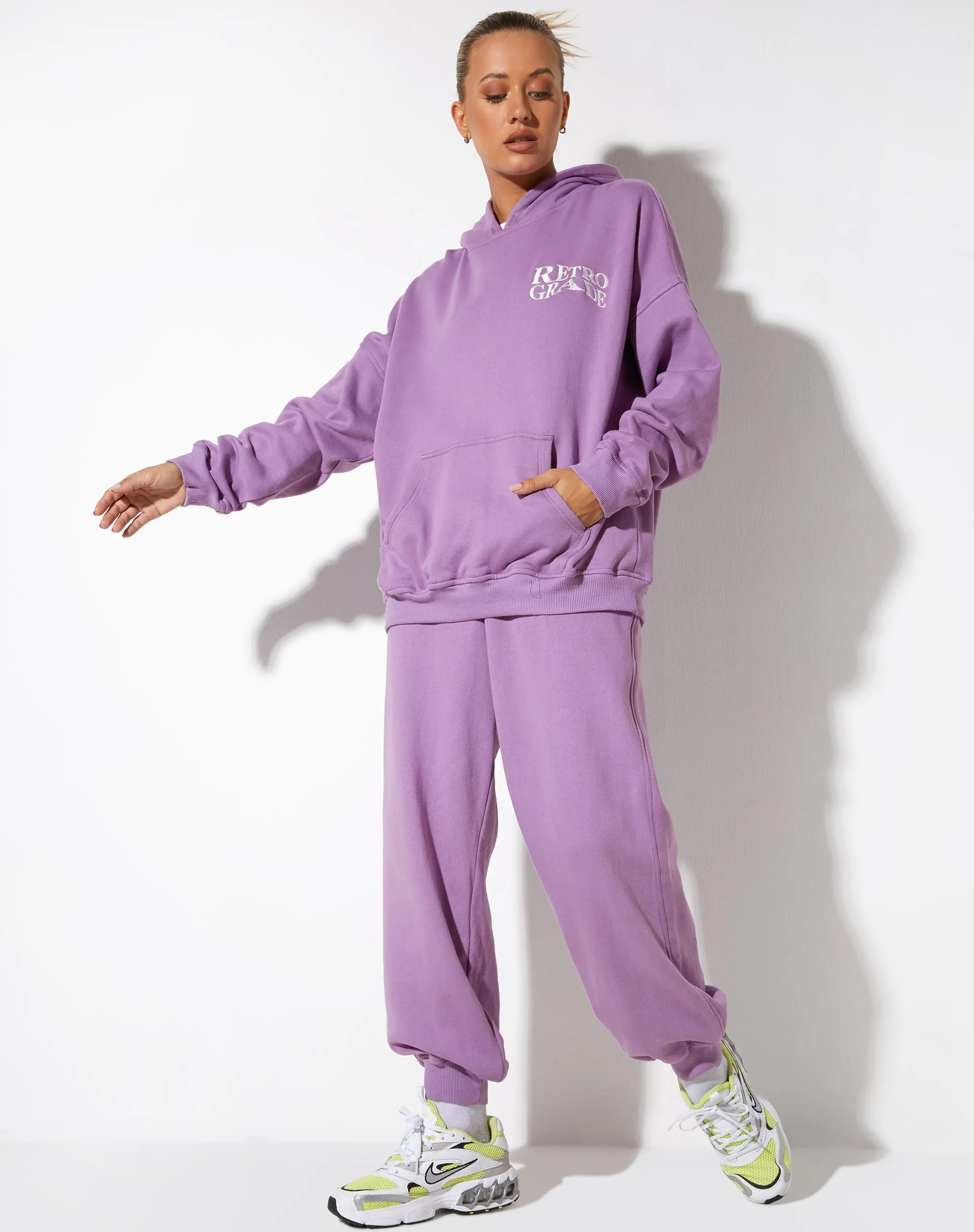 Oversize Hoodie in Lavender Retro Grade Embro