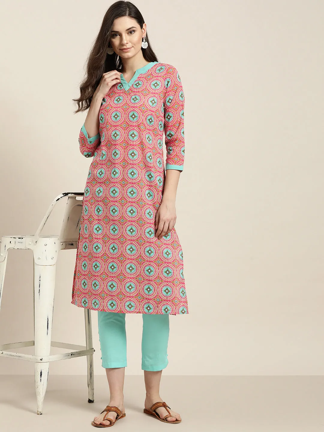 Women Pink Floral V-Neck Kurta With Aqua Pencil Pants