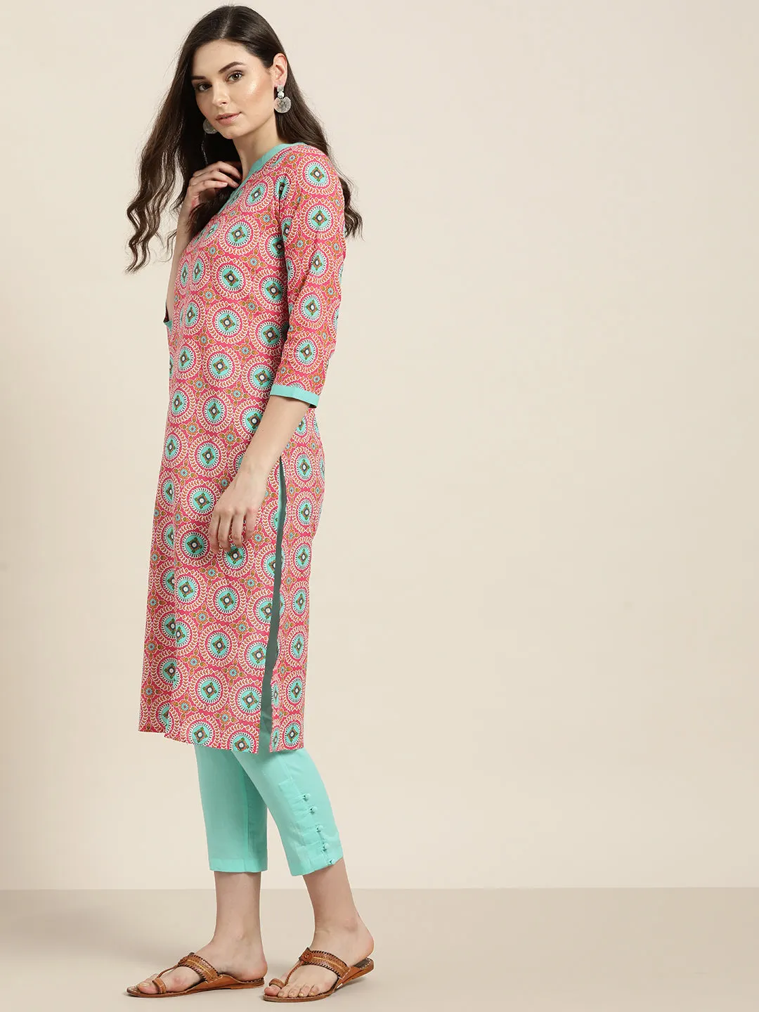 Women Pink Floral V-Neck Kurta With Aqua Pencil Pants